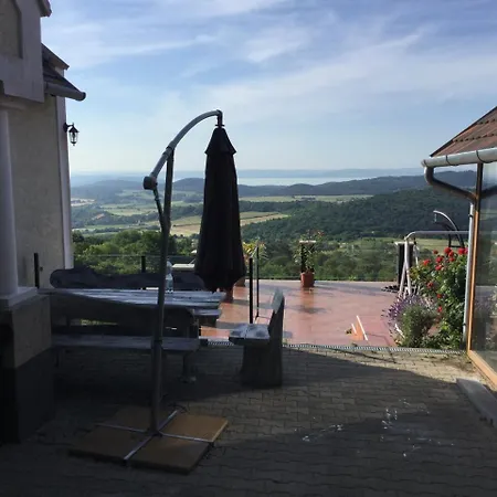 Borospince Vendeghaz * Pécsely