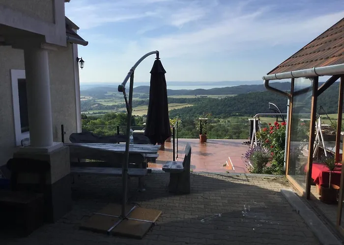 Borospince Vendeghaz * Pécsely
